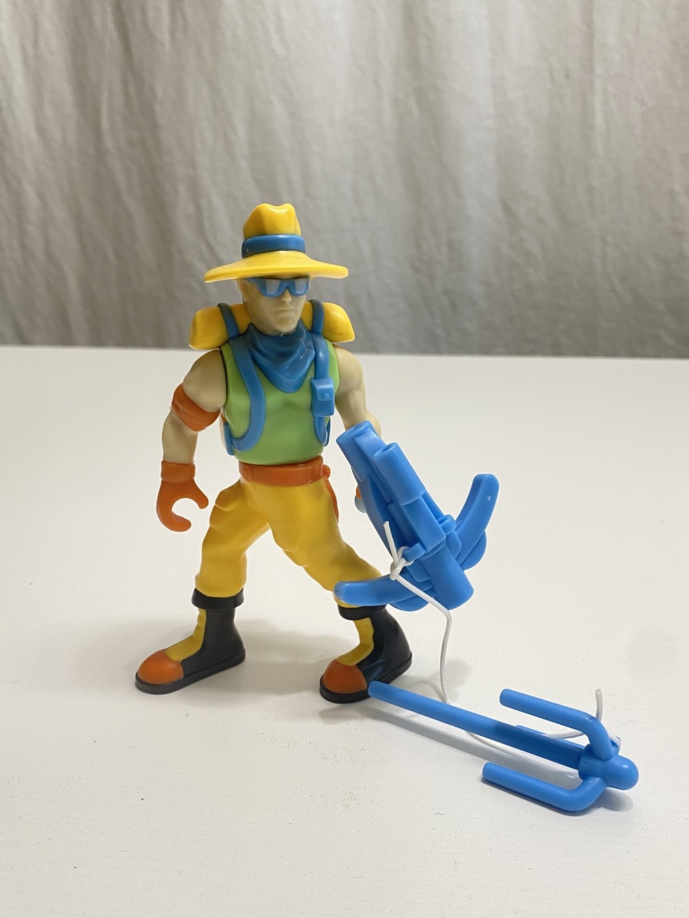 Vintage Kinder Surprise Maxi "Aventuras na Savana" Hunter Action Figure - Comple